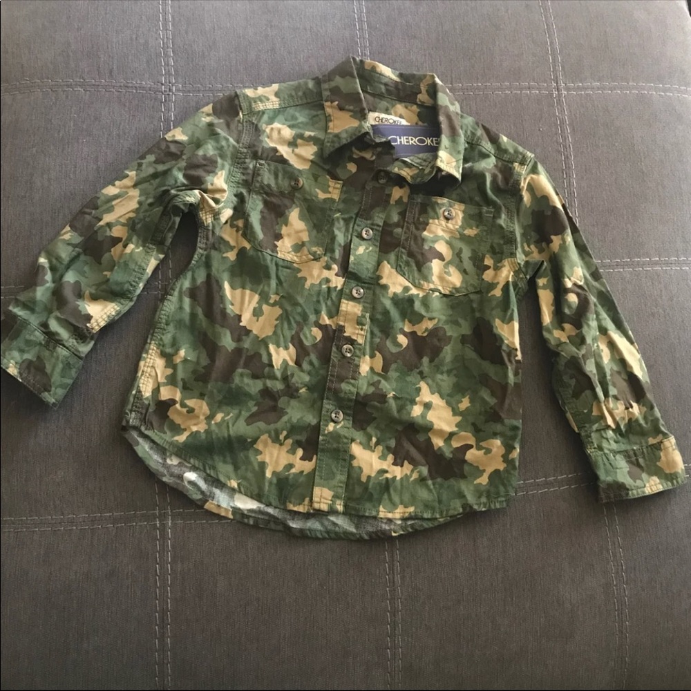 🐭🐹Cherokee Button Down Camo Shirt🐹🐭